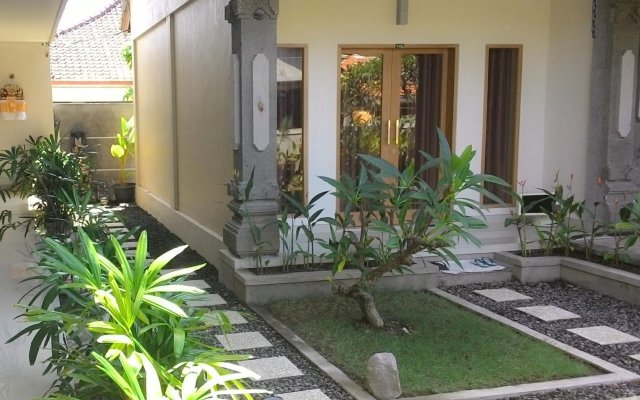 Kubu Carik Guest House