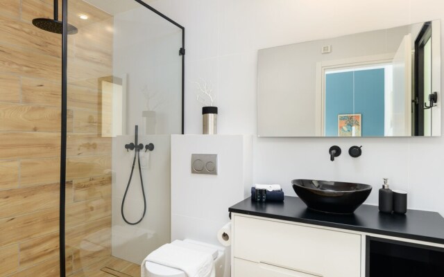 New Design & Sunny Balcony in TLV Center