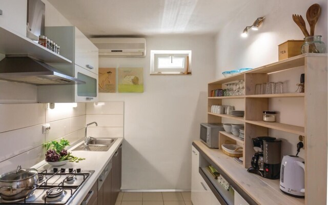 Amazing Home in Mimice With Wifi and 4 Bedrooms