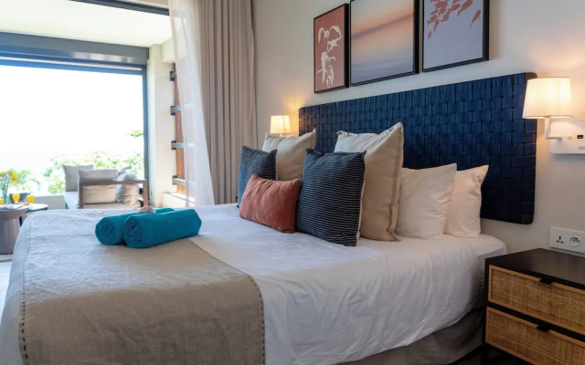 Beach and Mountain by Horizon Holidays