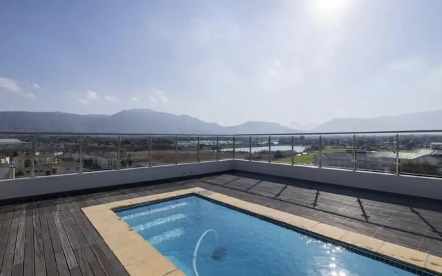 Immaculate 2-bed Apartment in Cape Town