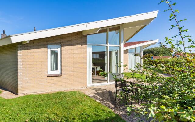 Restyled Bungalow with Dishwasher near Cozy Domburg
