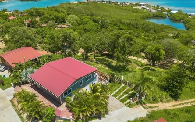 Roatan Infinity Pool & Ocean View