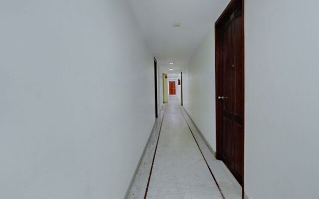 Oyo 44203 Sri Manis Residency
