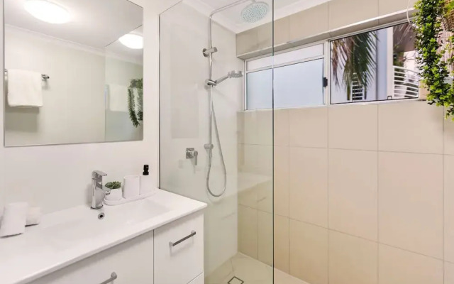 Melaleuca Hideaway - Beach Pool Free Parking