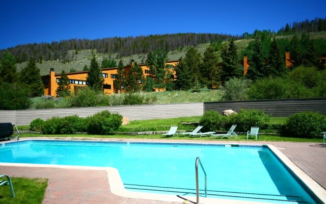 Tennis Townhomes 1323