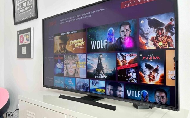 London Flat Next to Central Line Tube Station