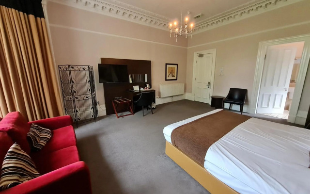 Number 10 Hotel