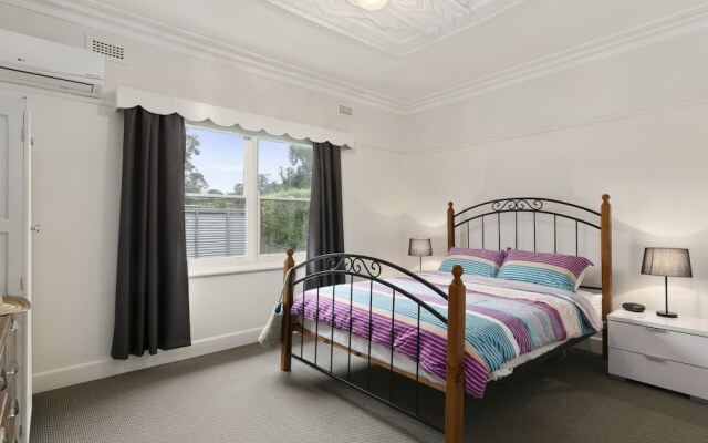 Vintage Sunrise - Pet Friendly (Outside Only)