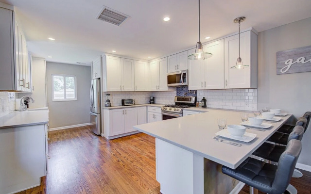 Charming Home Near Highlands Square Park