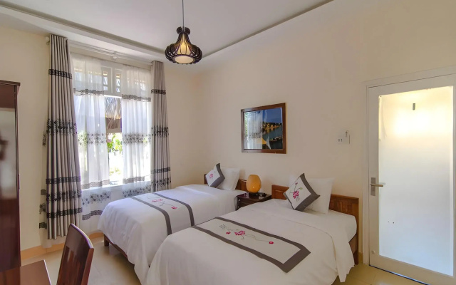 The Moon River Homestay & Villa