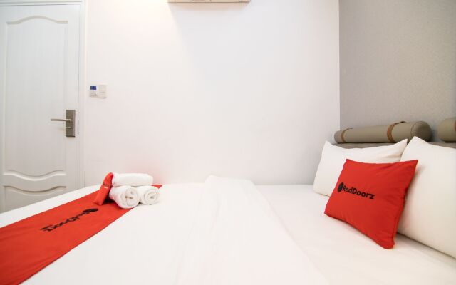 RedDoorz Plus near Saigon Train Station