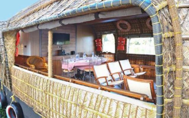 1 BHK Houseboat in Nedumudy, Alappuzha, by GuestHouser (E47B)