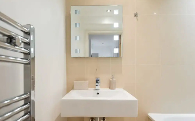 Platinum Apartment next to London Bridge 9995