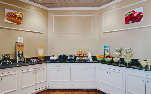 Quality Inn Roanoke Airport