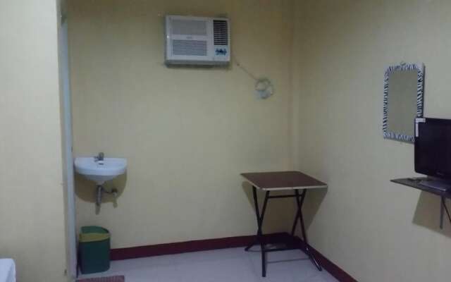 RMS Travellers Inn - Hostel