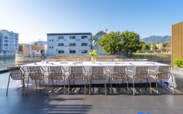 Sea view villa at the end of the field