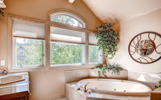 Mountain Majesty at Alpenvu Lodge by RedAwning