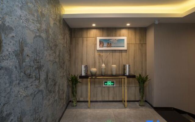 Atour Hotel (Weihai City Hall)