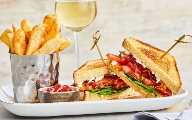 Courtyard Waterloo Cedar Falls