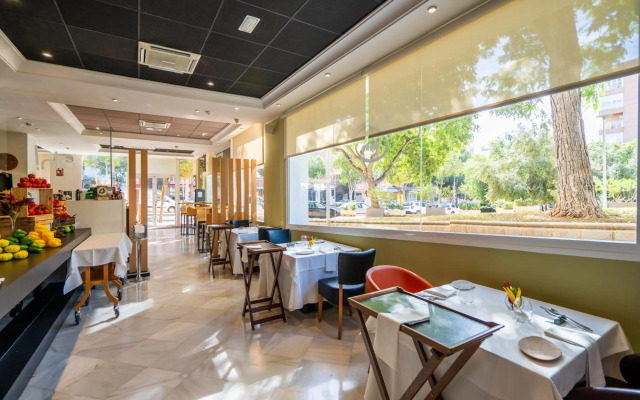 Avenida Hotel Almería