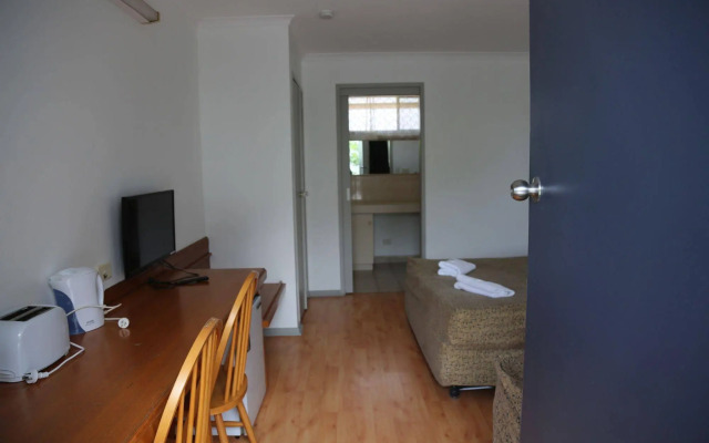 Beaconsfield Lodge Motel