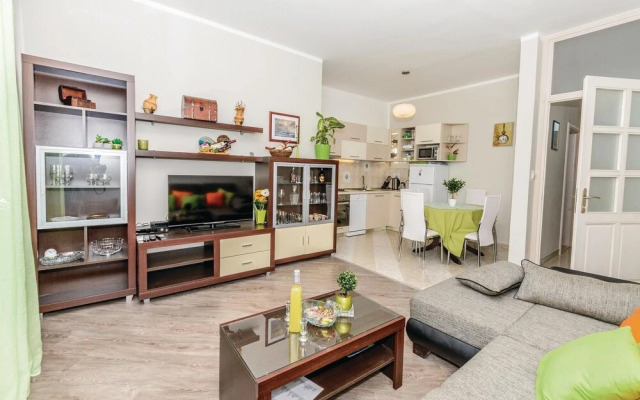 Amazing Home in Srebreno With Wifi and 4 Bedrooms