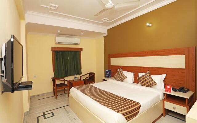 OYO 9948 Hotel Apple Pie
