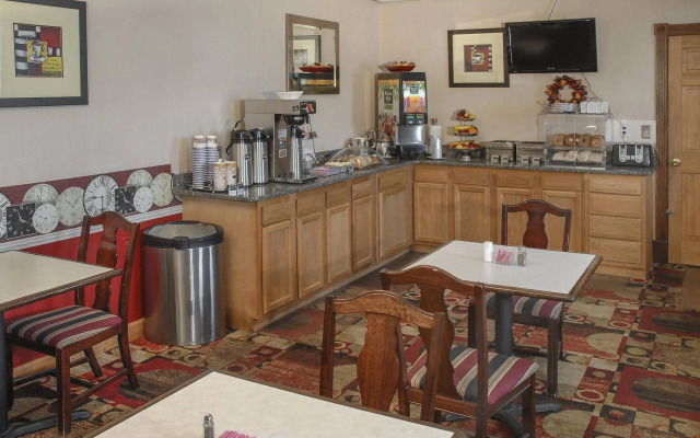 Quality Inn Austintown - Youngstown West