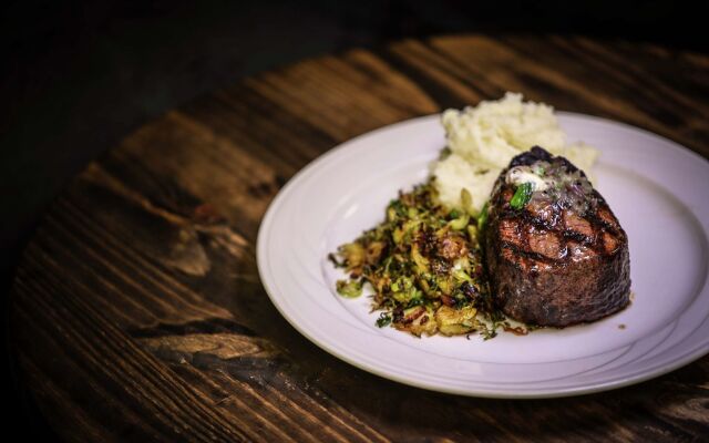 DoubleTree by Hilton Jamestown