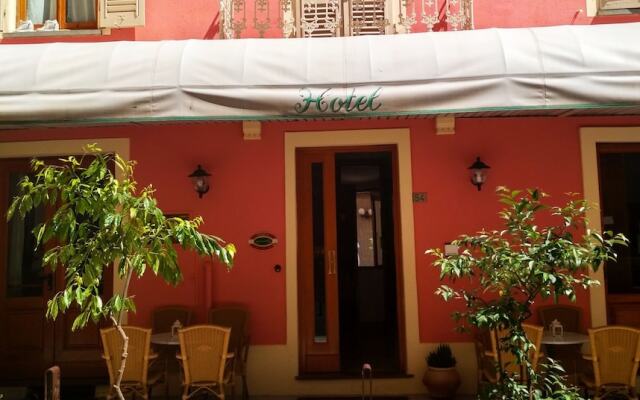 Hotel Holiday