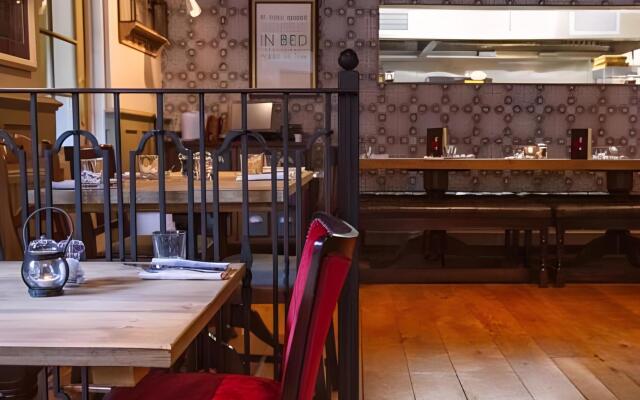 The Curious Pig in the Parlour