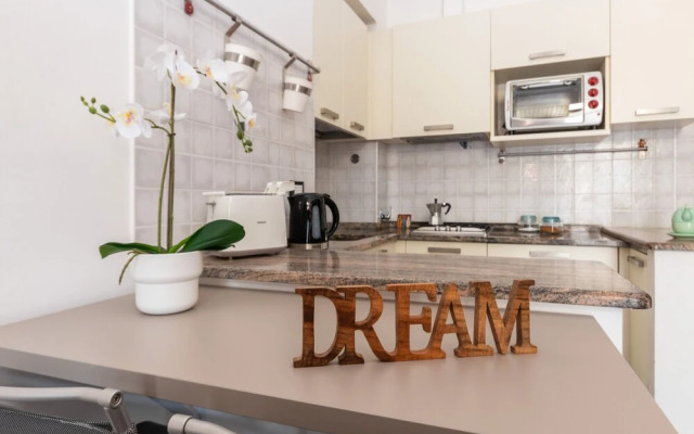 Nice and Cozy Apartment in Crocetta by Wonderful Italy