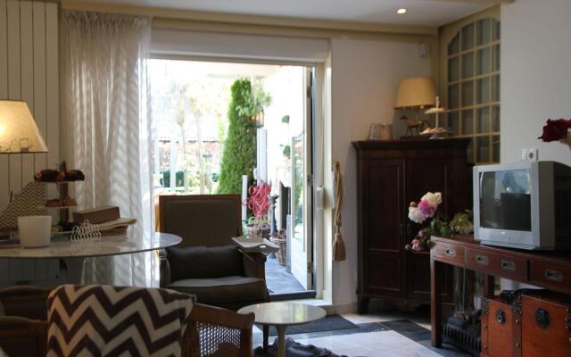 Welcoming Holiday Home in Heiloo with Sunlit Terrace