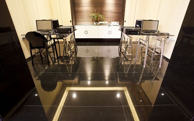 Royal Group Hotel Ho Yi Branch