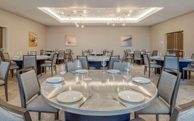 Cambria Hotel Charleston Riverview