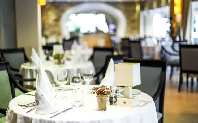 Four Seasons Country Club