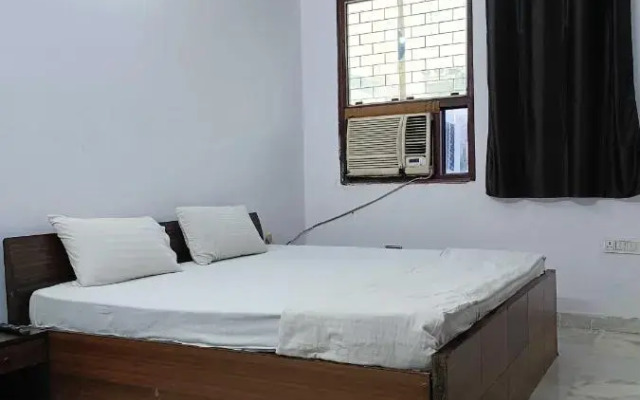 Oyo 702330 Br Residency
