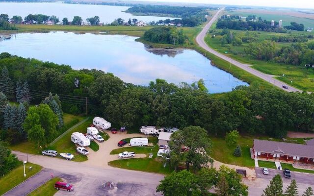 Battle Lake Inn and Suites