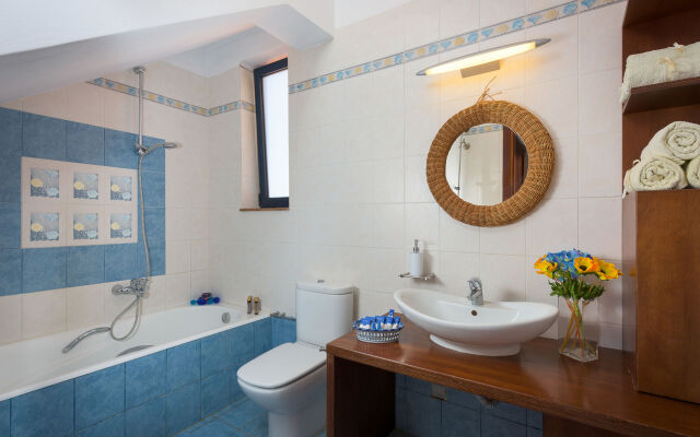 Cristelia Luxury Sea Front & Pool Villa