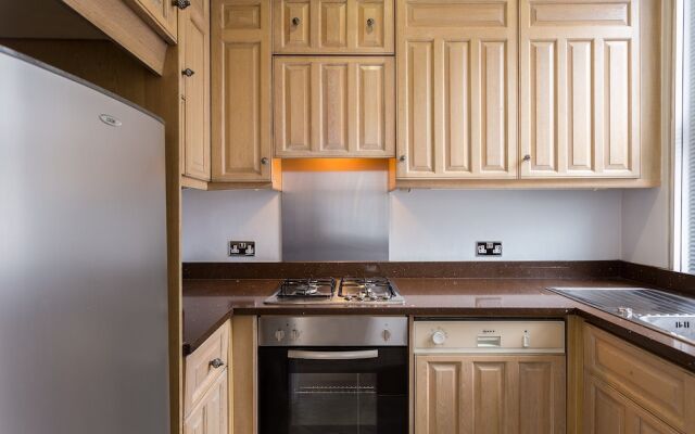 1 Bedroom Flat in Chelsea Sleeps 4