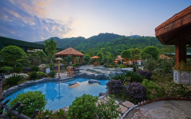 Howard Johnson Hot Spring Resort Wugongshan