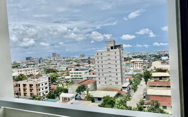 Mabolo Garden Flats by Sleeping Forest
