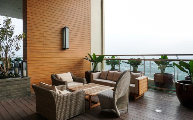 Modern 3BR Apartment at St. Moritz Residence