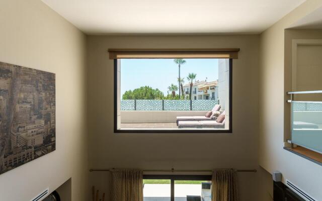 Riviera Beach & Garden - CT 106