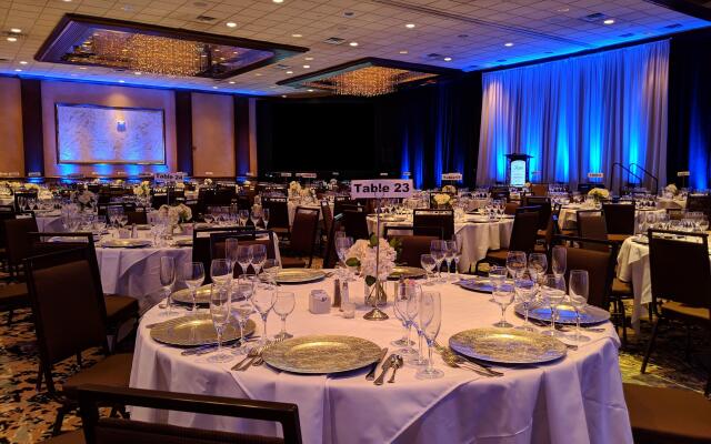 Crowne Plaza Knoxville Downtown University by IHG