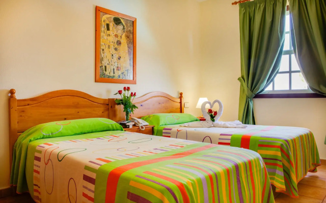 Apartamentos Oasis San Antonio