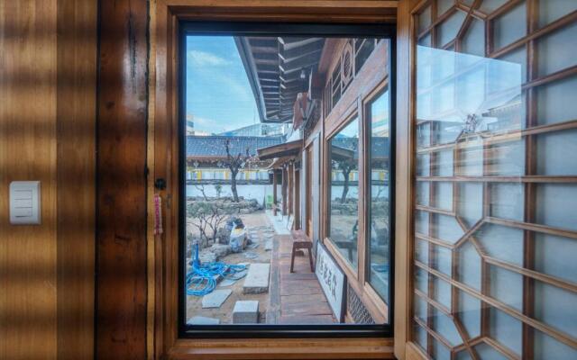 Aega Hanok Guesthouse