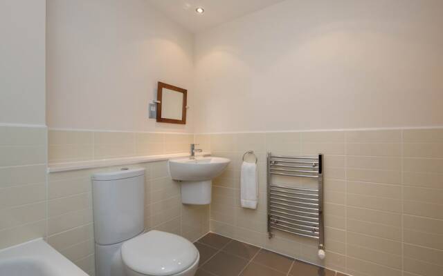 411 - Corinthian Quay Apartment