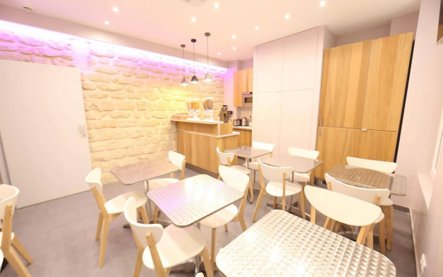 Sweet Hotel